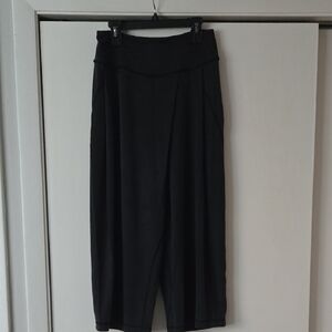 Lululemon Wide-Leg HR Pull-On Crop In Black Sz. 4